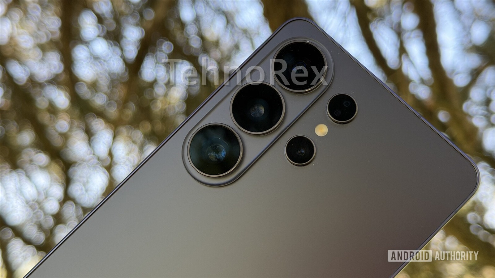 Galaxy S27 Ultra, по утечке, оставит зум 50 Мп 5x. Четвёрки не будет