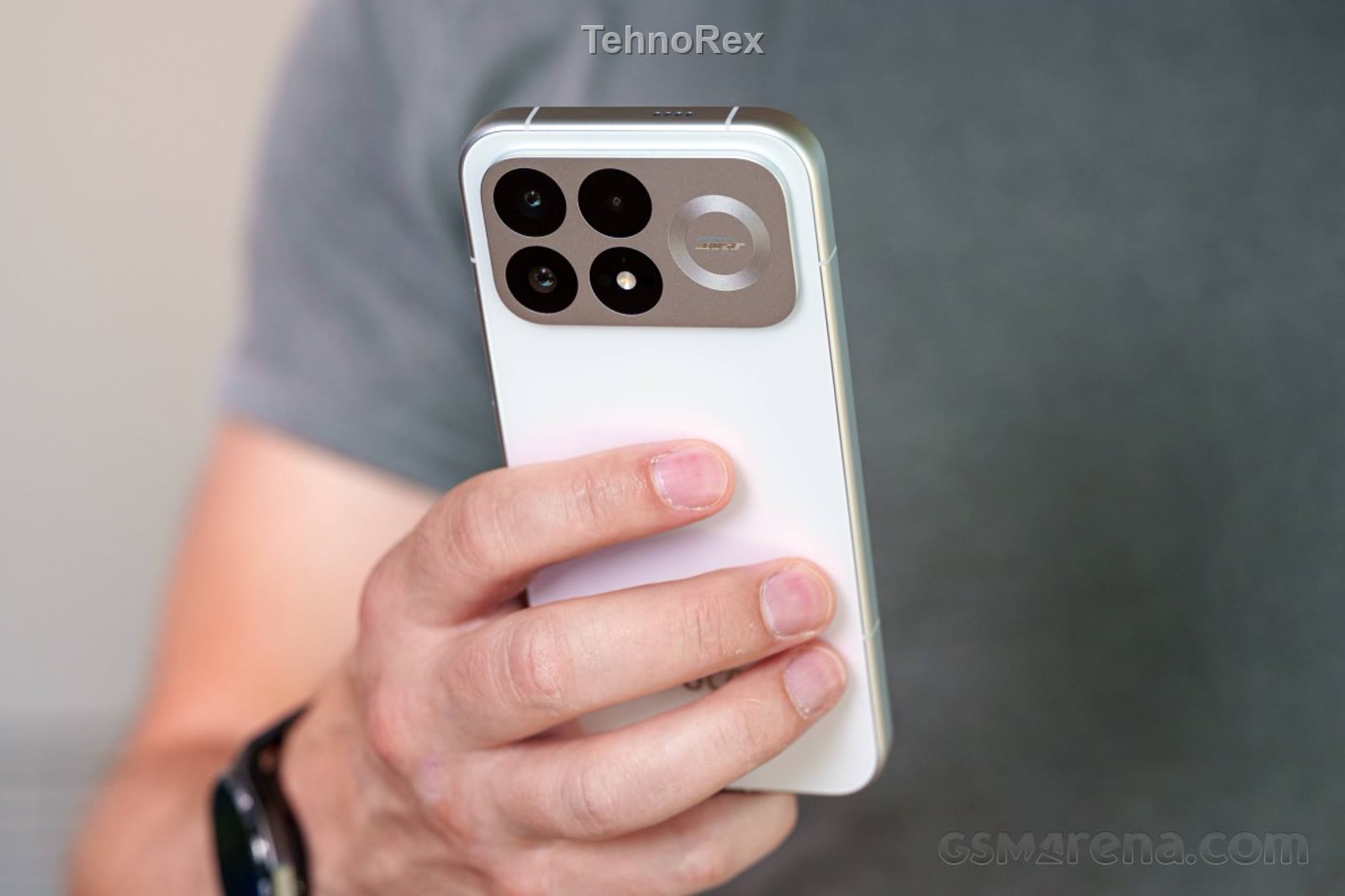 POCO F9 Pro: корпус устройства