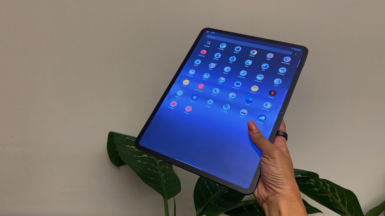 OnePlus Pad 3 в руке экран 13,2 дюйма Минск
