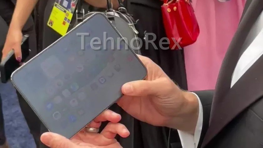 iPhone Duo: нанотекстура прячет сгиб и мылит 7,6 дюйма на солнце
