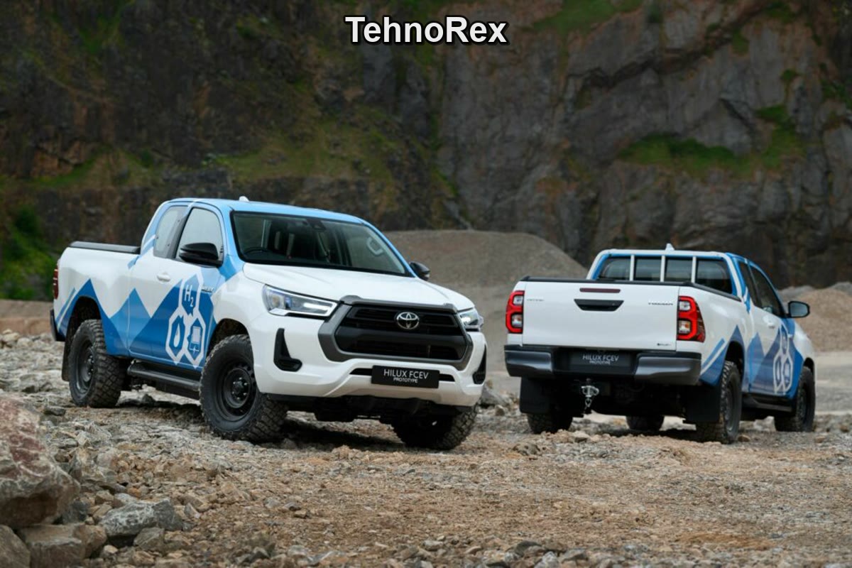 Toyota Hilux на дороге