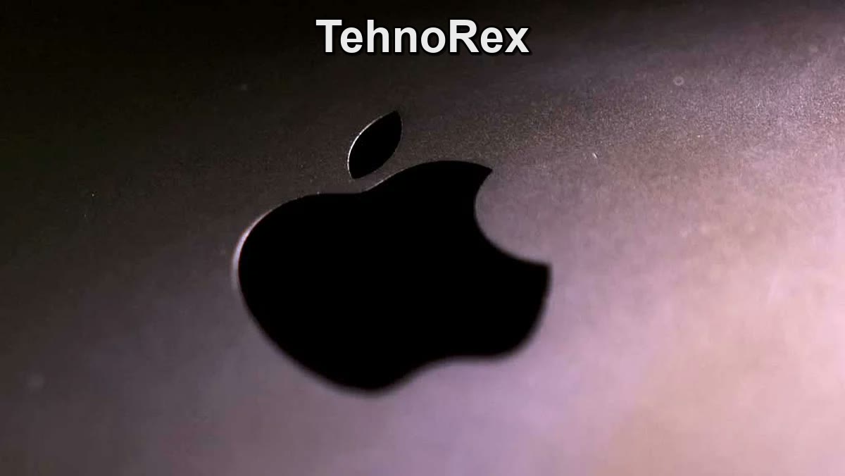 Смартфоны и техника на витрине магазина
