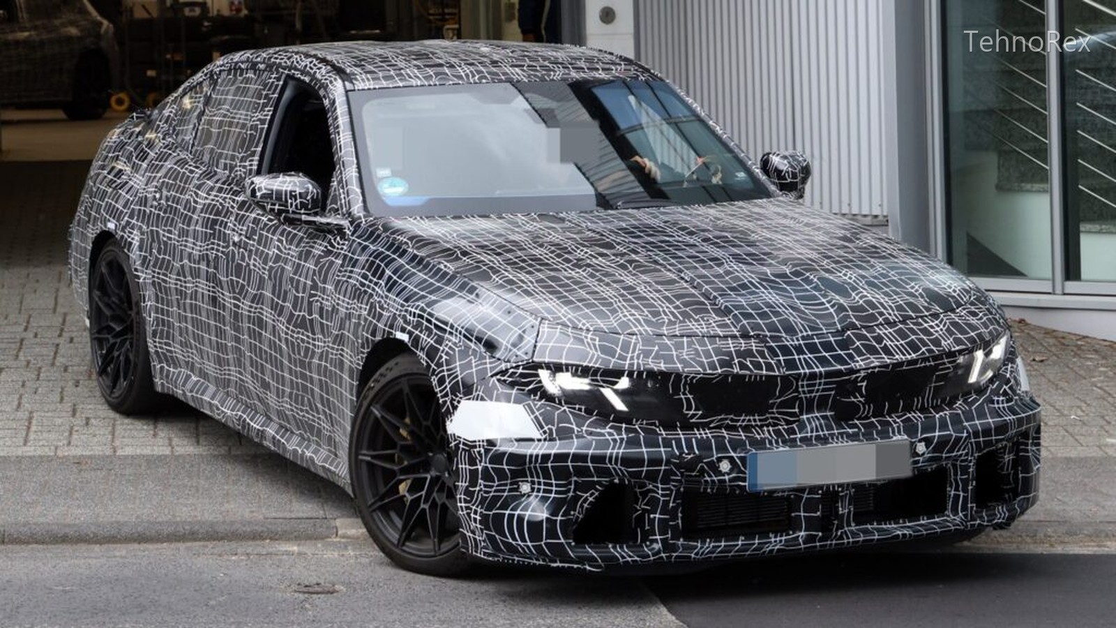 Бензиновый BMW M3 ещё жив: у Нюрбургринга поймали G84 с серийными фарами