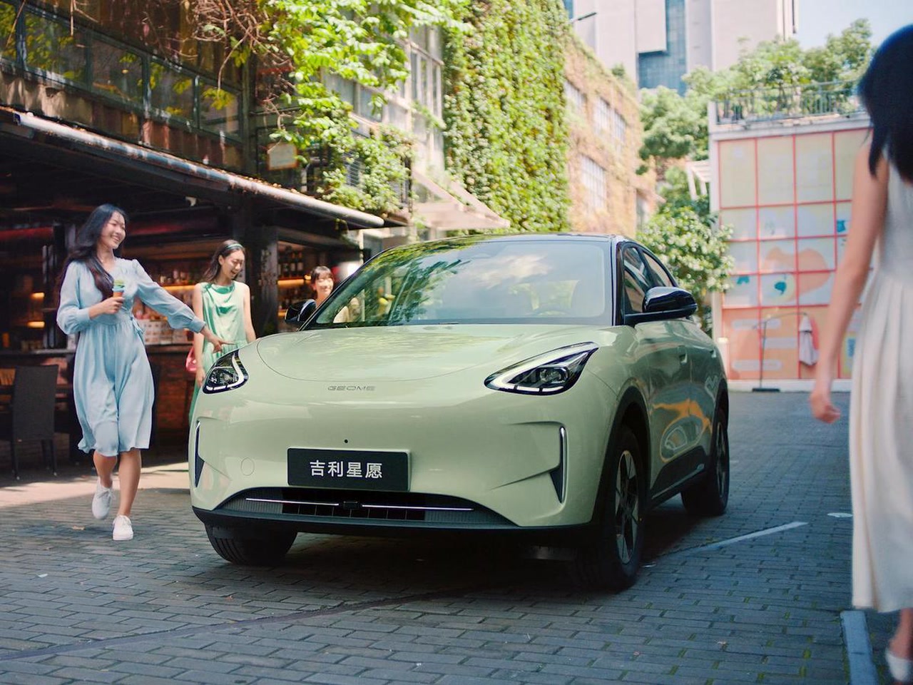 Geely EX2: компактный электромобиль для России