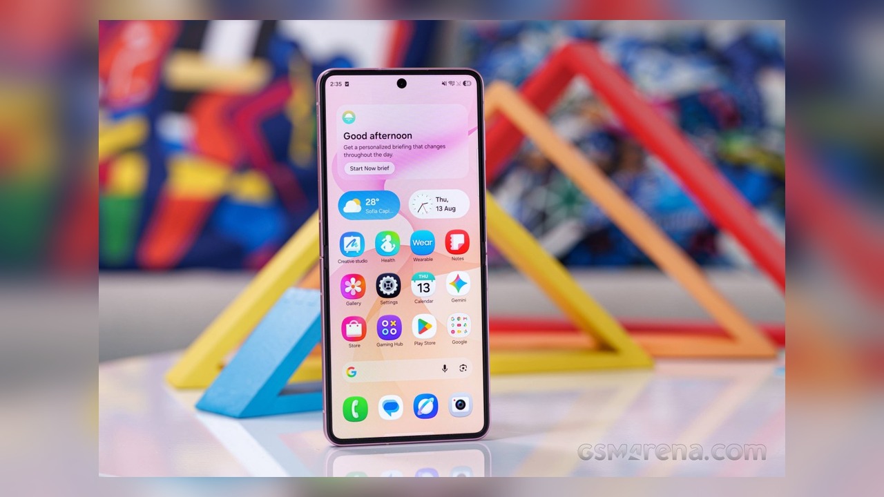Galaxy Z Flip8: внутренний экран