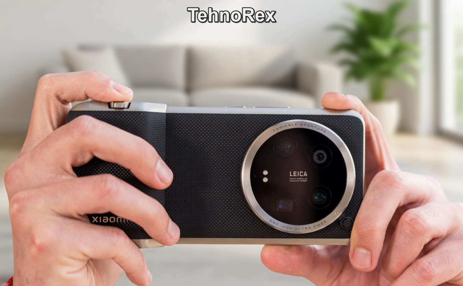 Xiaomi 14 Ultra в руках с фотокомплектом