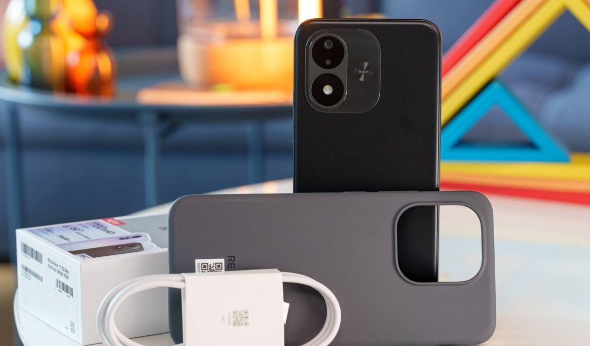 Redmi Note 17 5G в чёрном цвете с блоком питания в комплекте