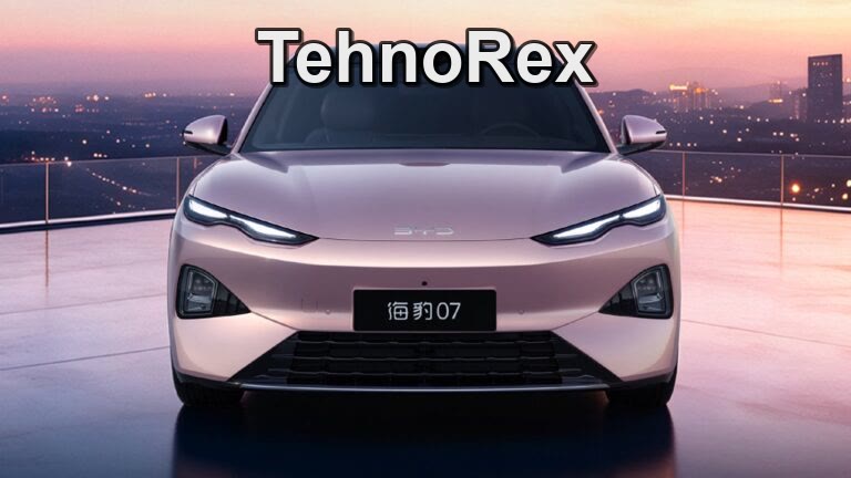 Седан BYD Seal 07 второго поколения на дороге