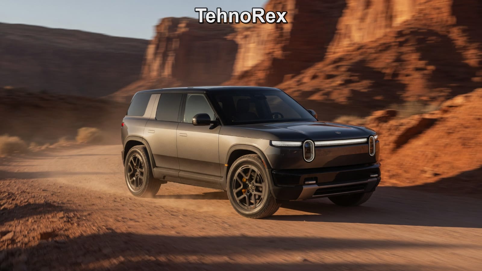 Rivian R2 на горной дороге