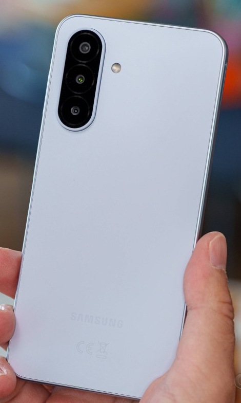 Samsung Galaxy A18 4G: задняя панель с тройной камерой