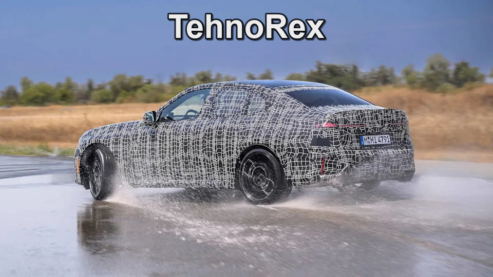 Закамуфлированный прототип новой BMW 3 Series на дороге