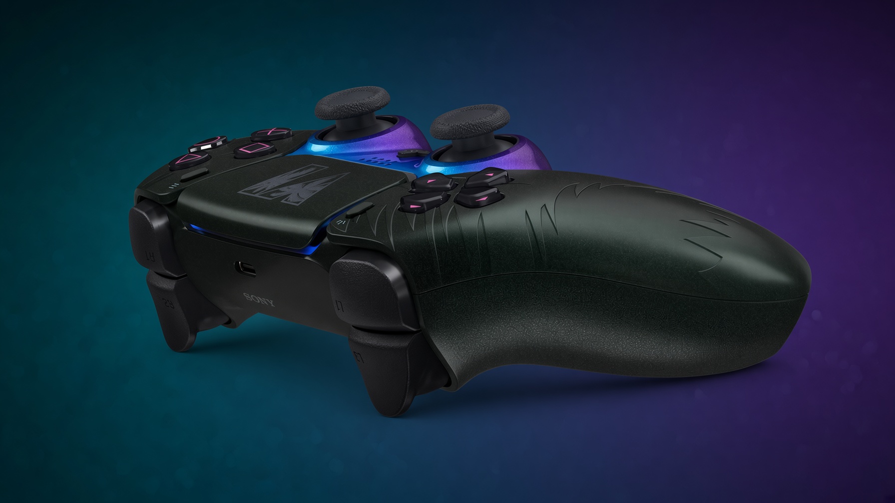 DualSense GTA VI Black Limited Edition сбоку пальмы