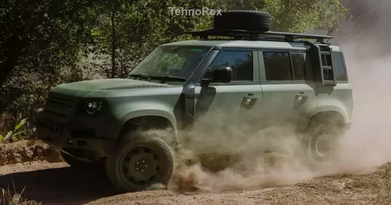 Армейский Land Rover Defender: сбоку и в профиль