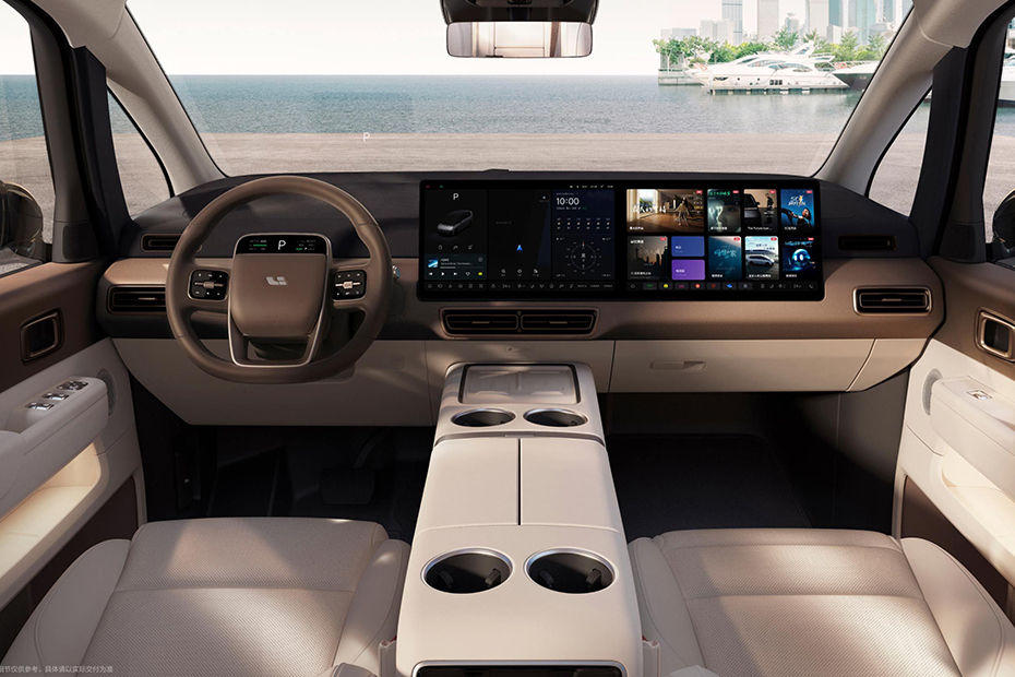 Салон Li Auto Mega Home 2026 экран 29 дюймов OLED 6K