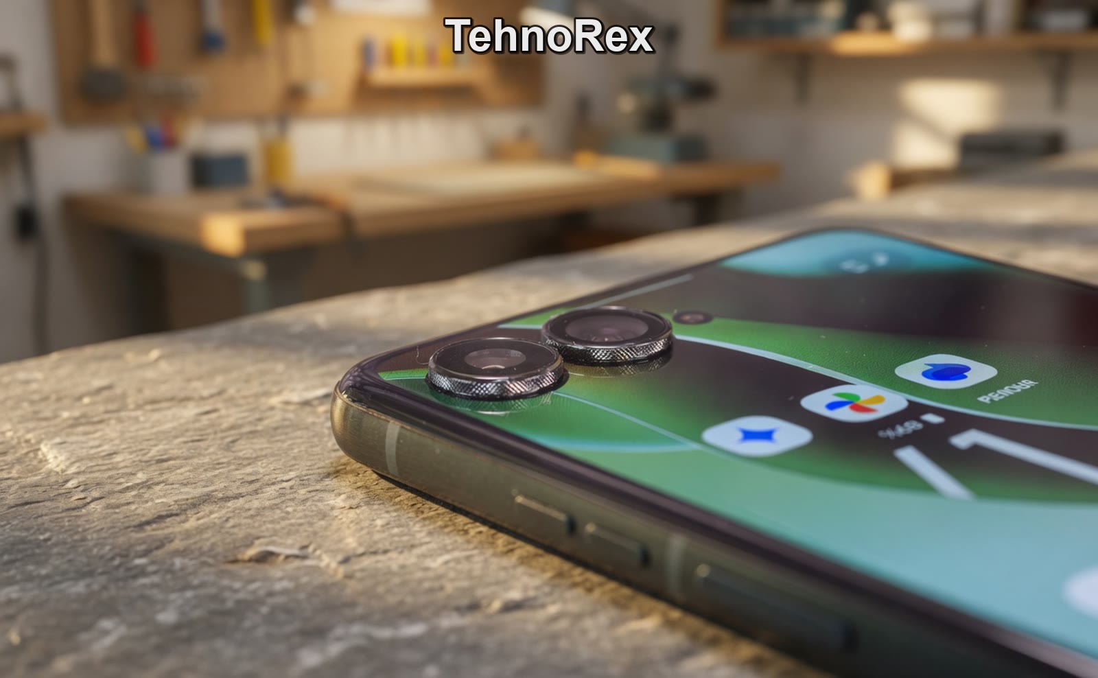 Блок камер Motorola Razr 60 Ultra крупным планом
