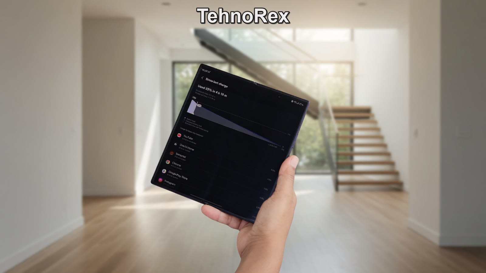 Samsung Galaxy Z Fold8 Ultra раскрыт и держится одной рукой