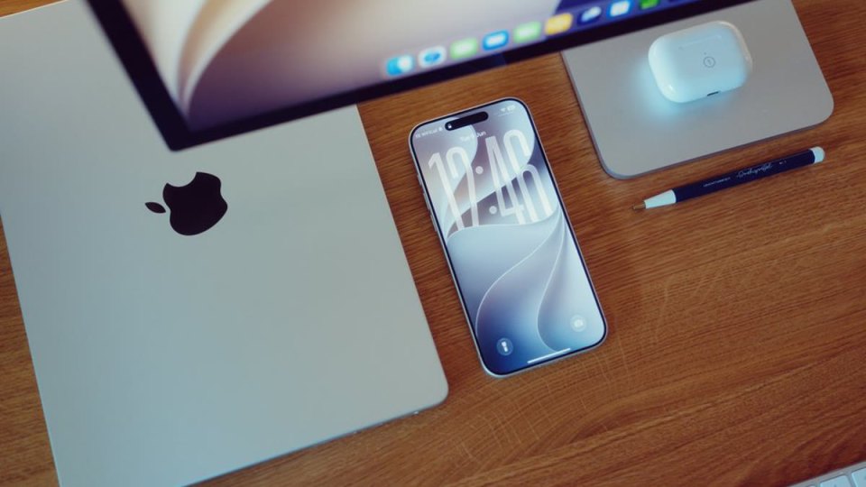 Планы Apple до 2027 года: складной iPhone, OLED MacBook и умные очки