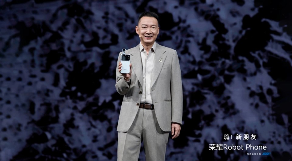 HONOR Robot Phone: первые впечатления от смартфона с выдвижным подвесом камеры
