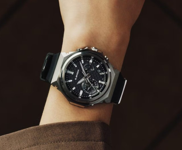 Casio G-Steel GST-B1000 в США: 11,6 мм, 58 г, солнечная зарядка, $385