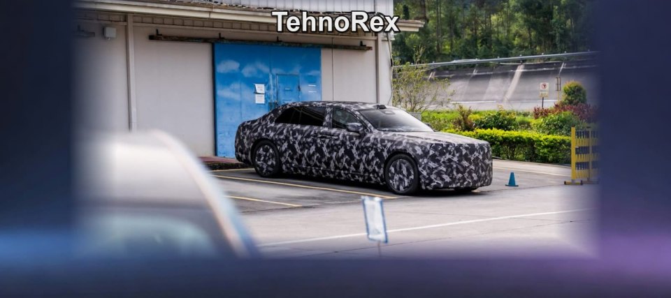 BYD вывела на тесты Yangwang с твердотельным аккумулятором и дверями-каретками