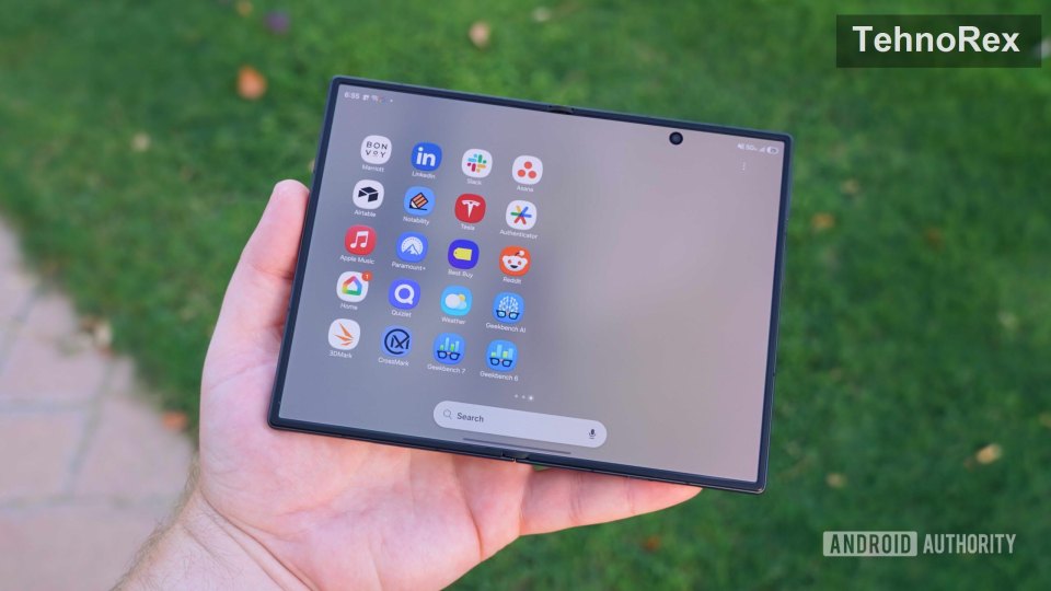 Владельцы Galaxy Z Fold 8 заметили мягкие углы внутреннего экрана
