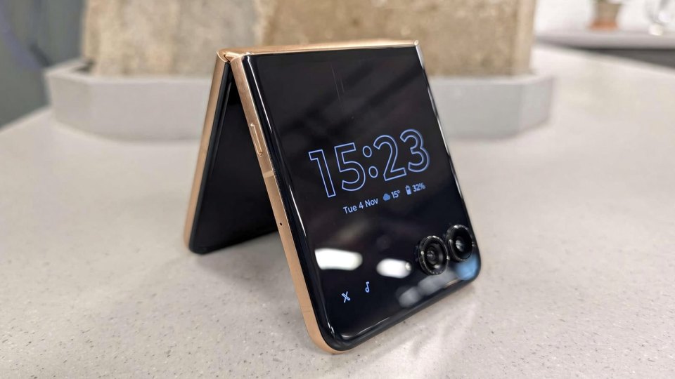 Motorola Razr 70 Swarovski: чёрный флип с кристаллами к IFA