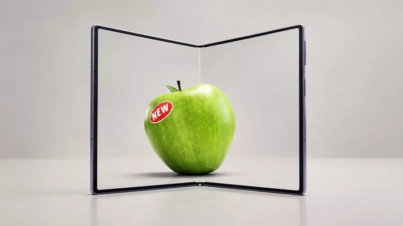 Samsung высмеяла iPhone Duo в рекламе Galaxy Fold 8