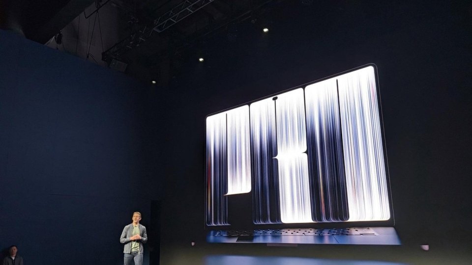 Apple выпустила MacBook Pro с сенсорным экраном