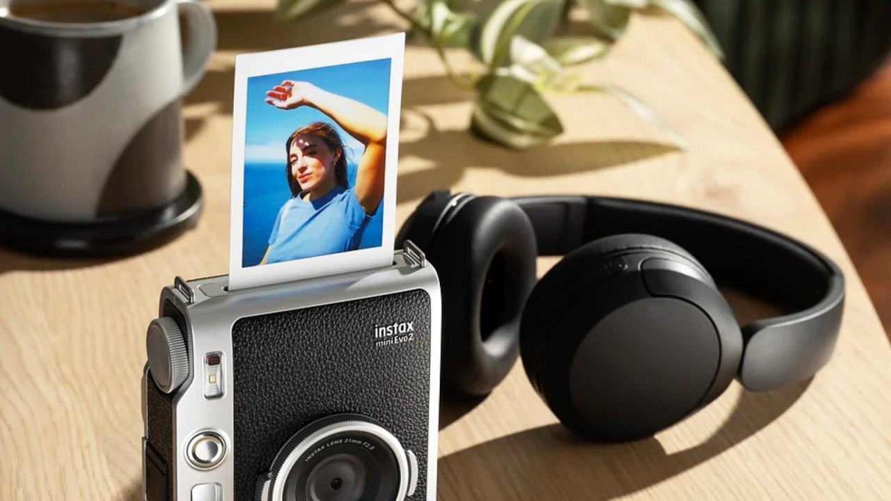 Fujifilm выпустила Instax Mini Evo 2 с сенсорным экраном