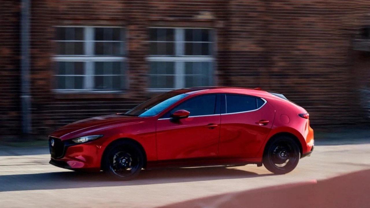 Mazda3 лишилась мотора Skyactiv-X: 138 вместо 182