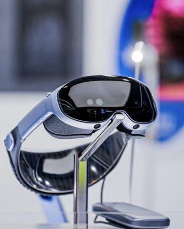 Гарнитура смешанной реальности Vivo Vision на выставке Boao Forum for Asia 2025 года