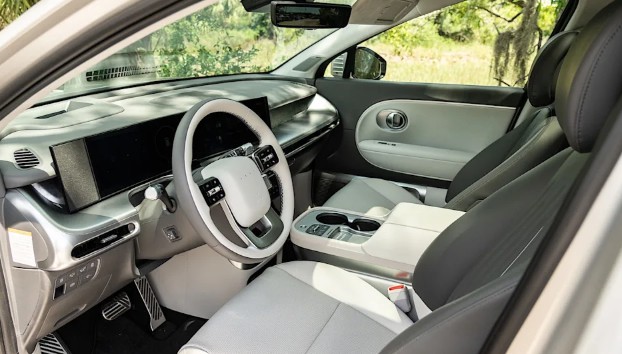 Hyundai Ioniq 9 за рулём